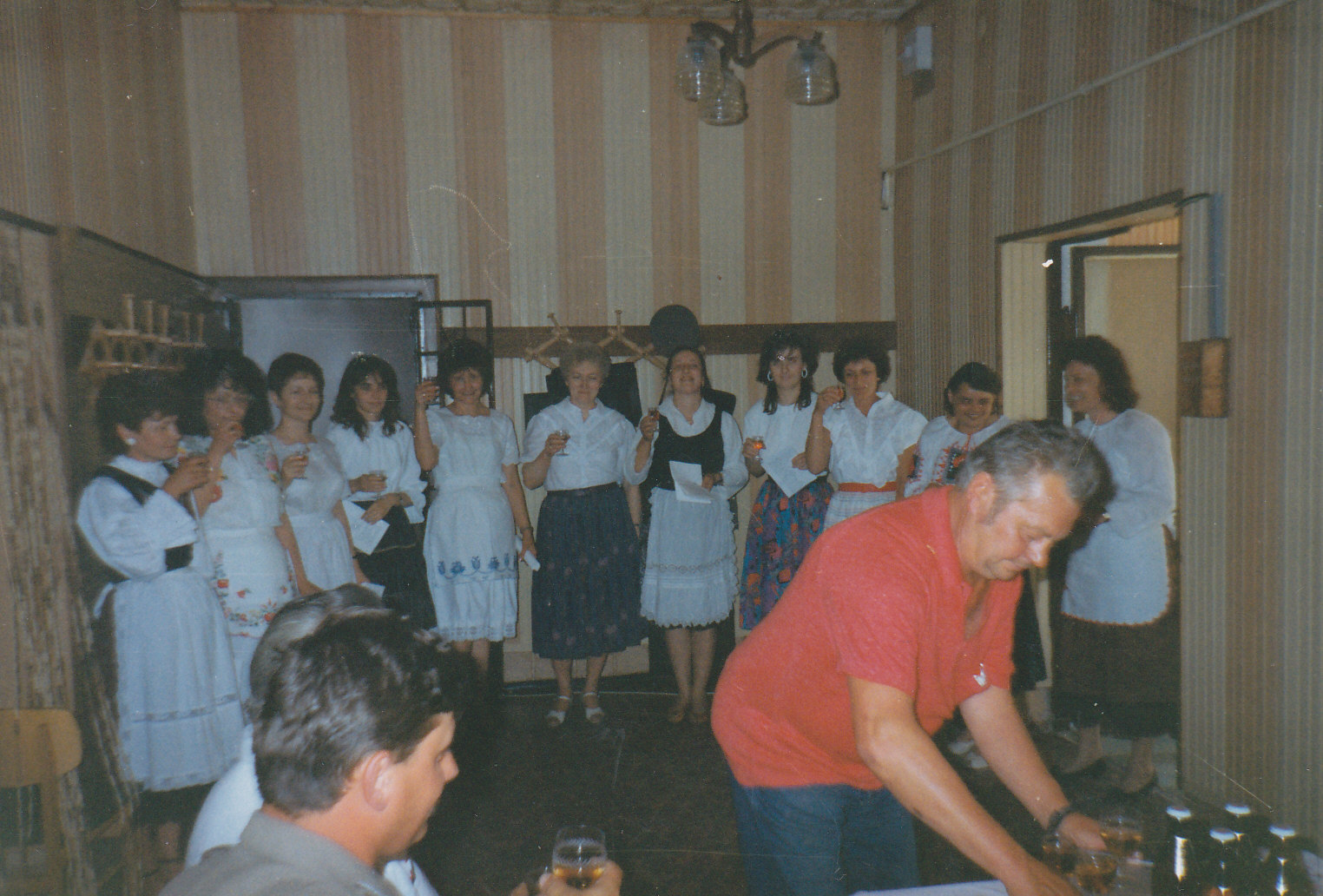 Hölgykoszorú az Ivó névnapon 1993