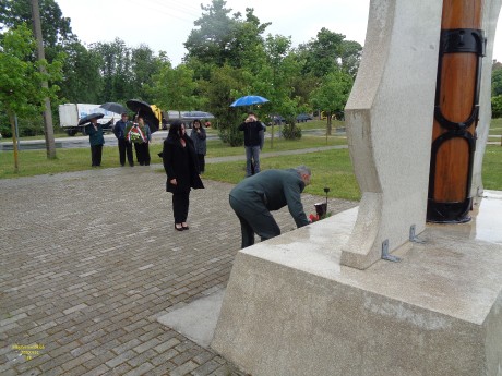 Az önkormányzat koszorújának elhelyezése