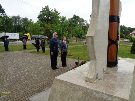 Klubunk részéről  koszorúzott Kőszegi István, Binder Károlyné