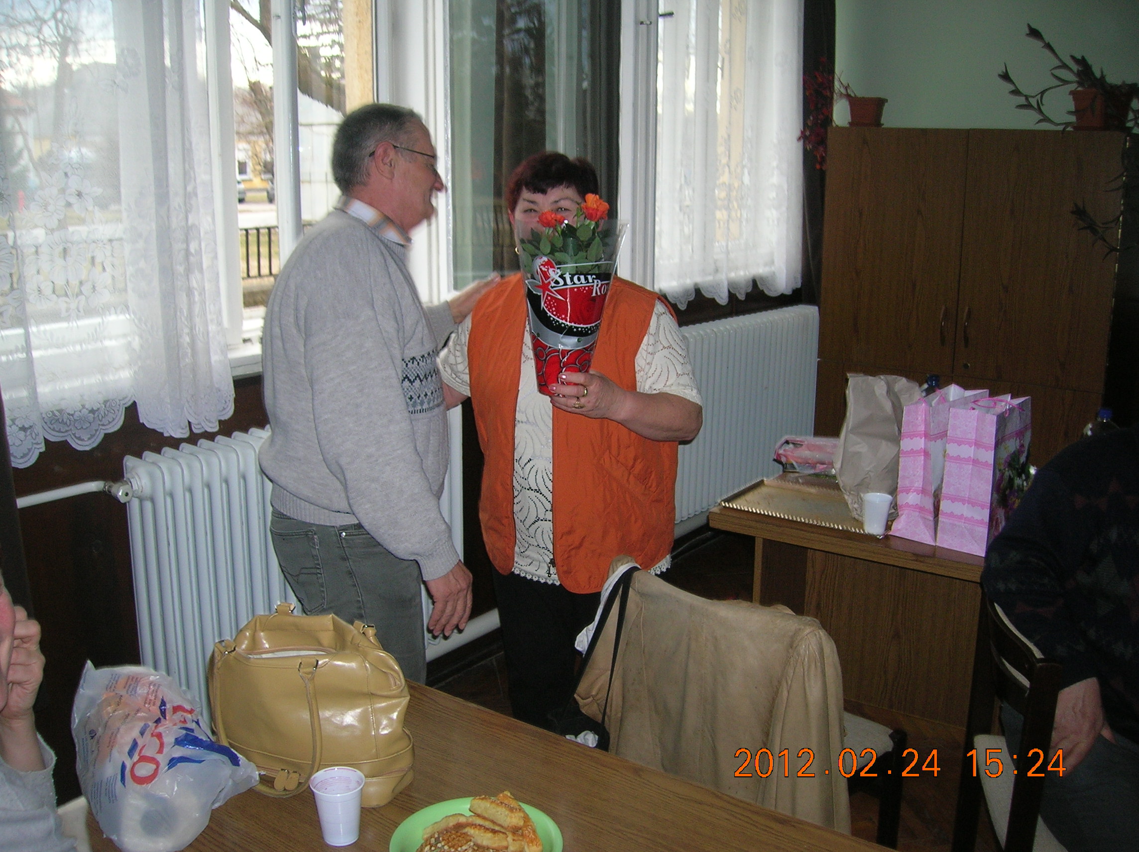 A klub virágjának átadása 2