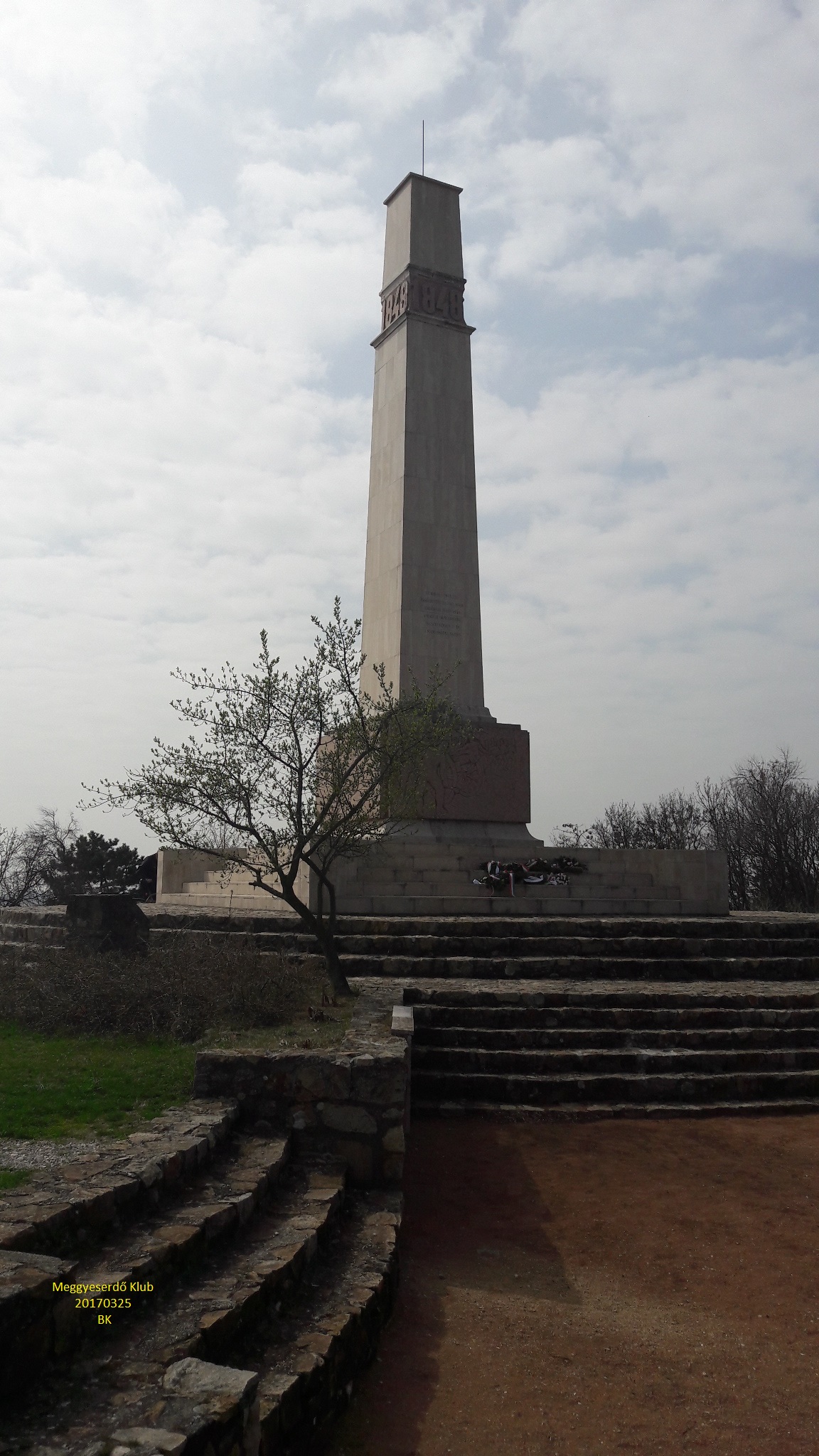Az 1951-ben felállított obeliszk