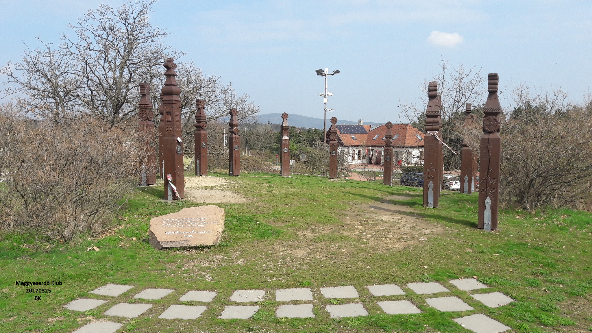 A 49-s mártírok emlékoszlopai