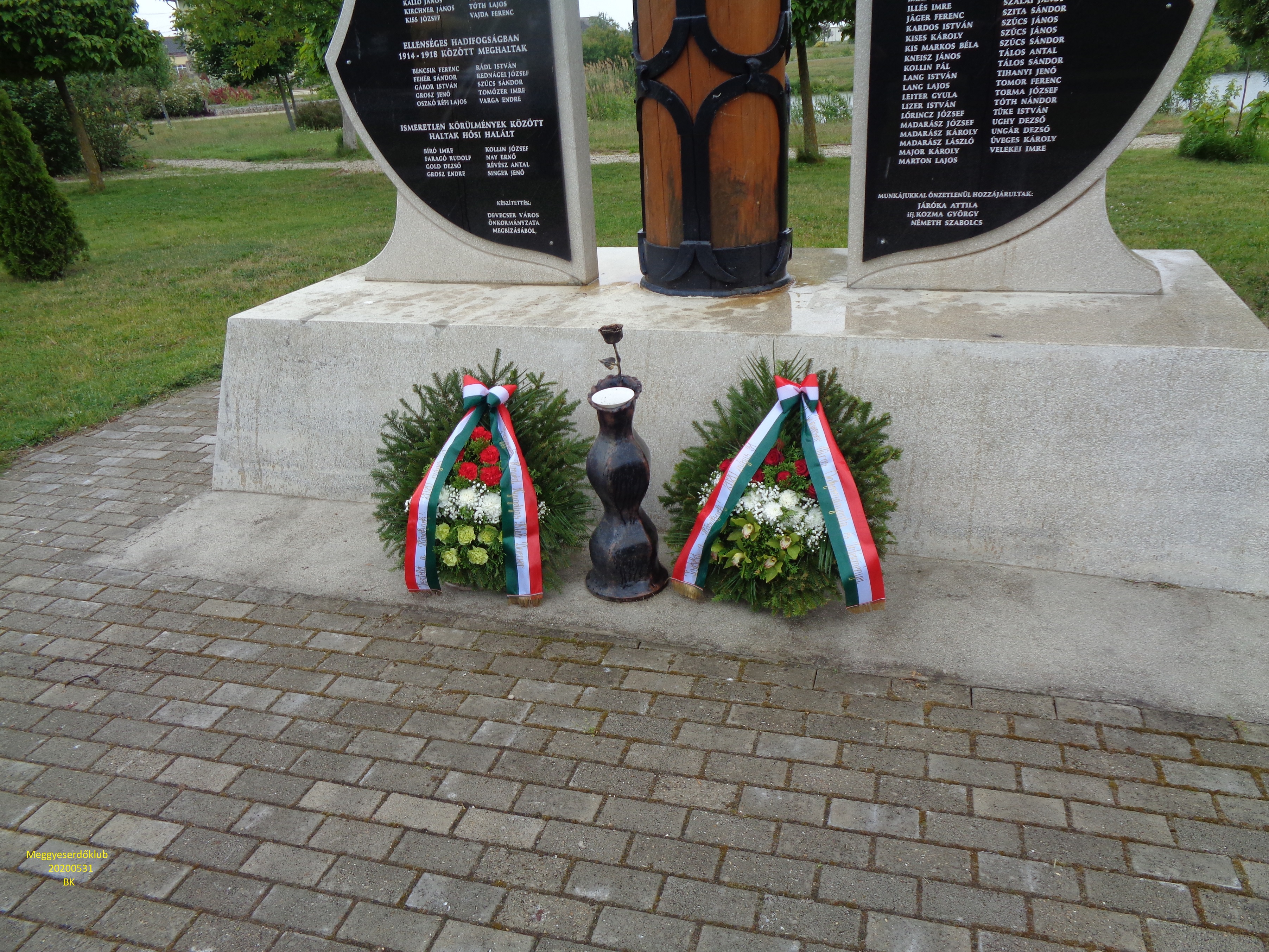 Az emlékezés koszorúi